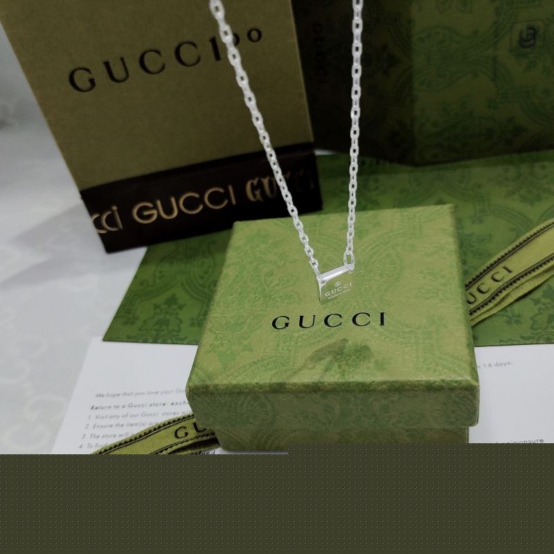 G*u*i necklaces